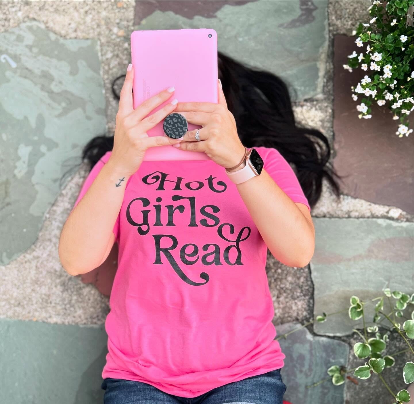 Hot Girls Read T-shirt - Thespicyromancebookclub LLC